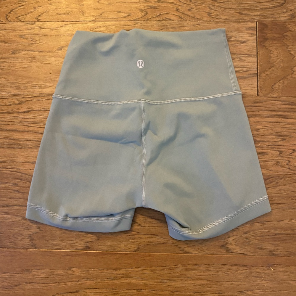 Lululemon Wunder Train High-Rise Short 4 in Size 4